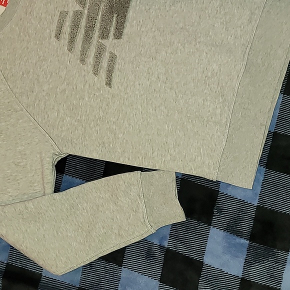 New Balance. Crewneck pullover. Carpet-logo. Like-new.  Women's Medium - Picture 5 of 15